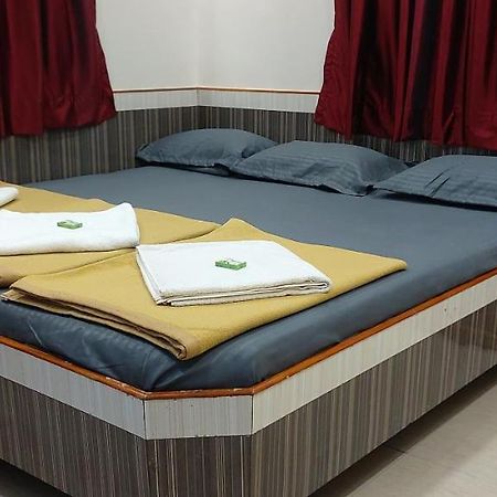 Sai Raghunandan Guest House シルディ エクステリア 写真